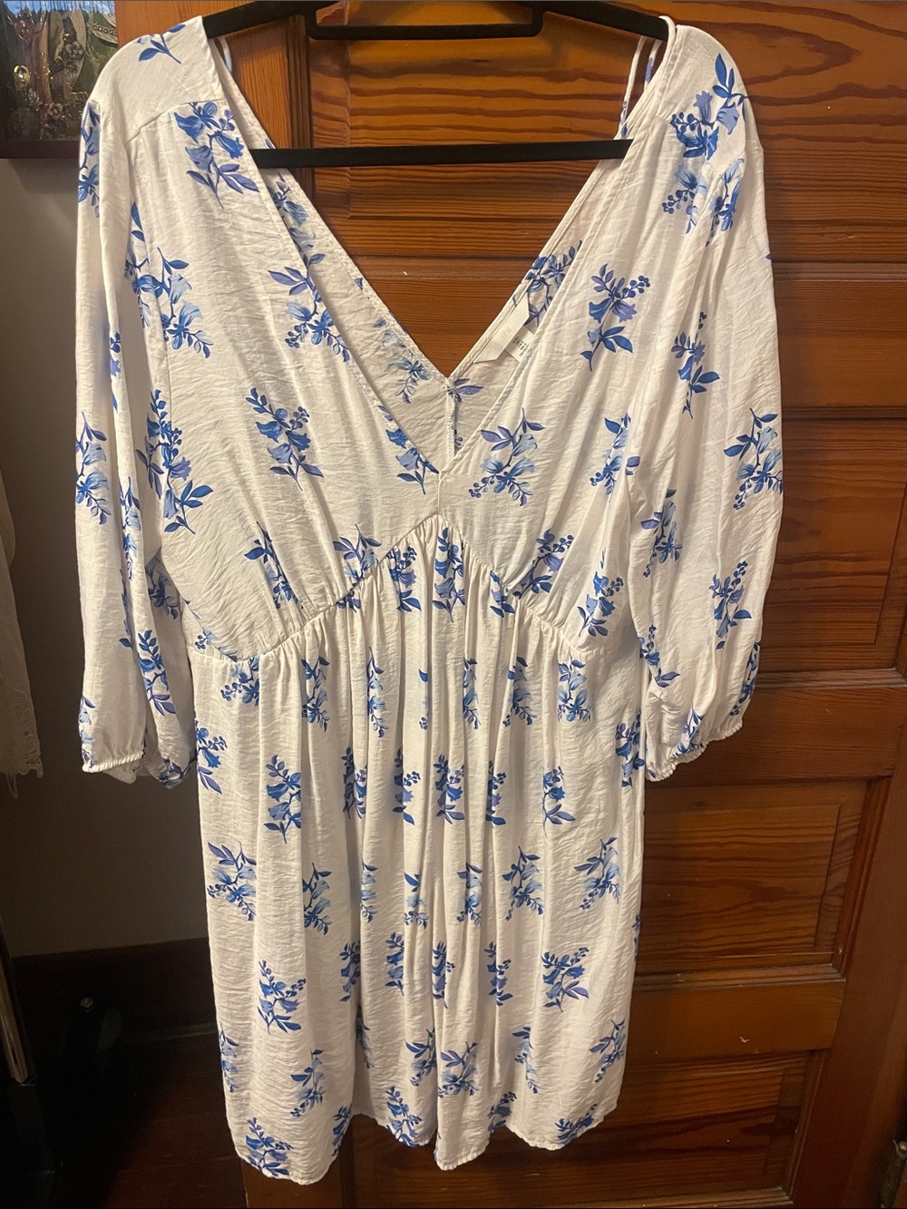 HM flowy floral v neck